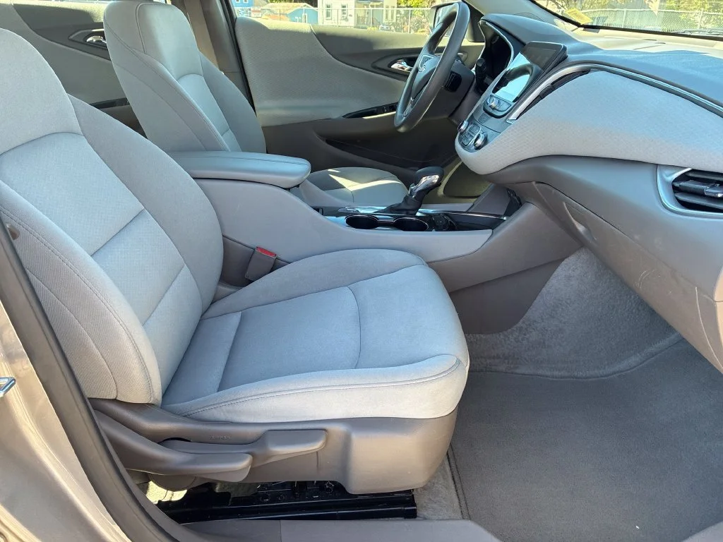 Used 2025 Mineral Gray Metallic Chevrolet 1LT image 28