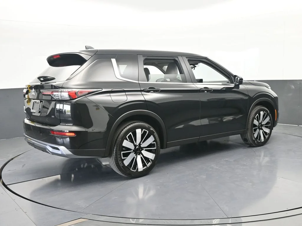 New 2026 Black Diamond Mitsubishi SE image 6