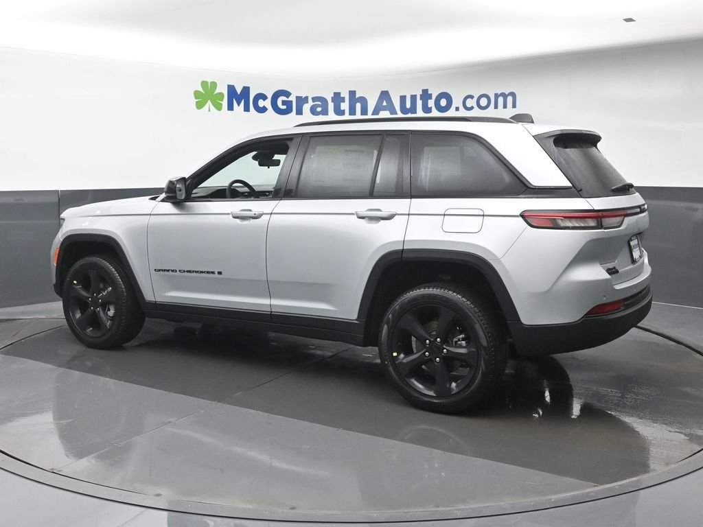 New 2025 Silver Zynith Exterior Paint Jeep Limited image 24