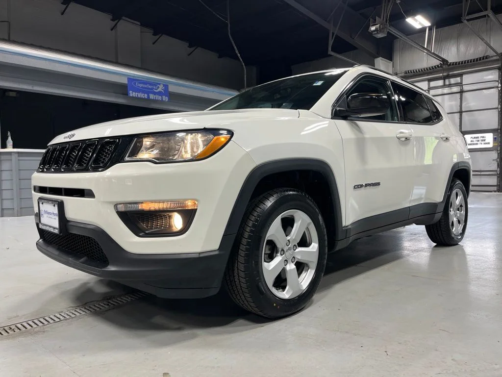 Used 2019 Jeep Compass Latitude with VIN 3C4NJDBBXKT767580 for sale in Crystal Lake, IL