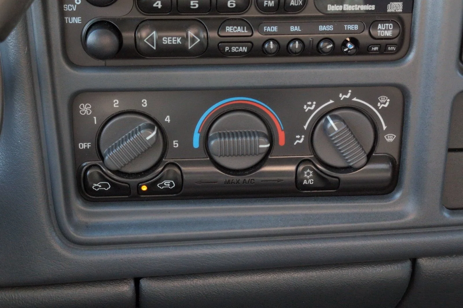 Used 2001 Fire Red GMC SLE image 18