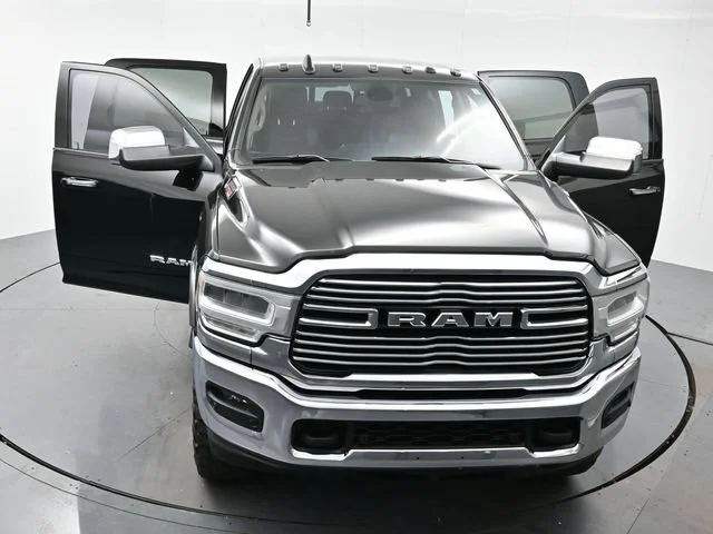 Used 2022 Diamond Black Crystal Pearlcoat Ram Laramie image 40