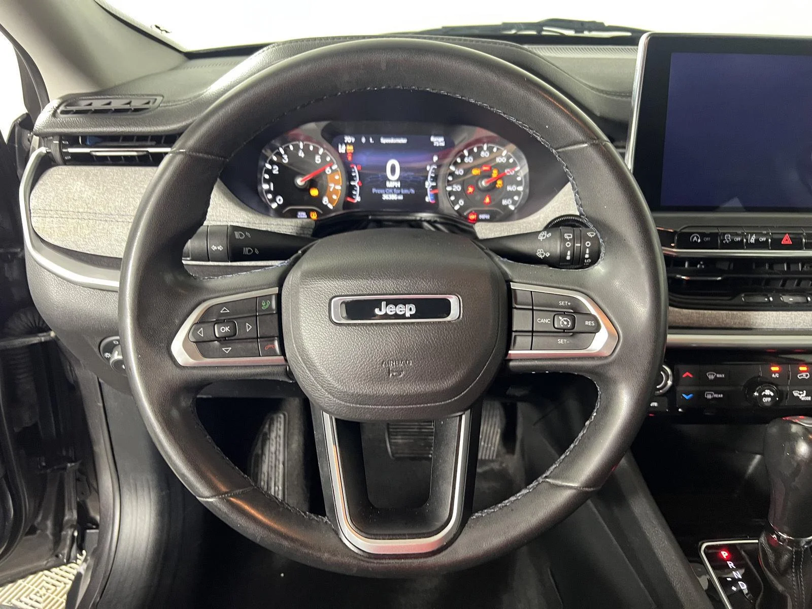 Used 2022 Granite Crystal Metallic Clearcoat Jeep Latitude image 15