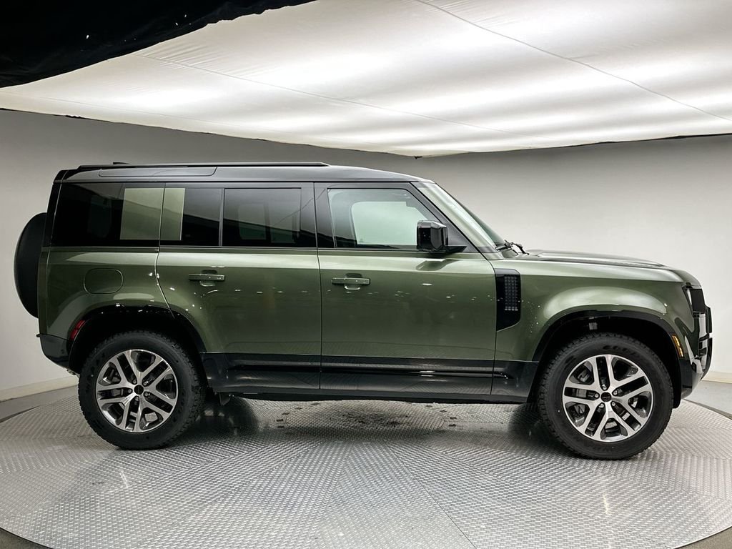 New 2026 Woolstone Green Land Rover X-Dynamic SE image 4