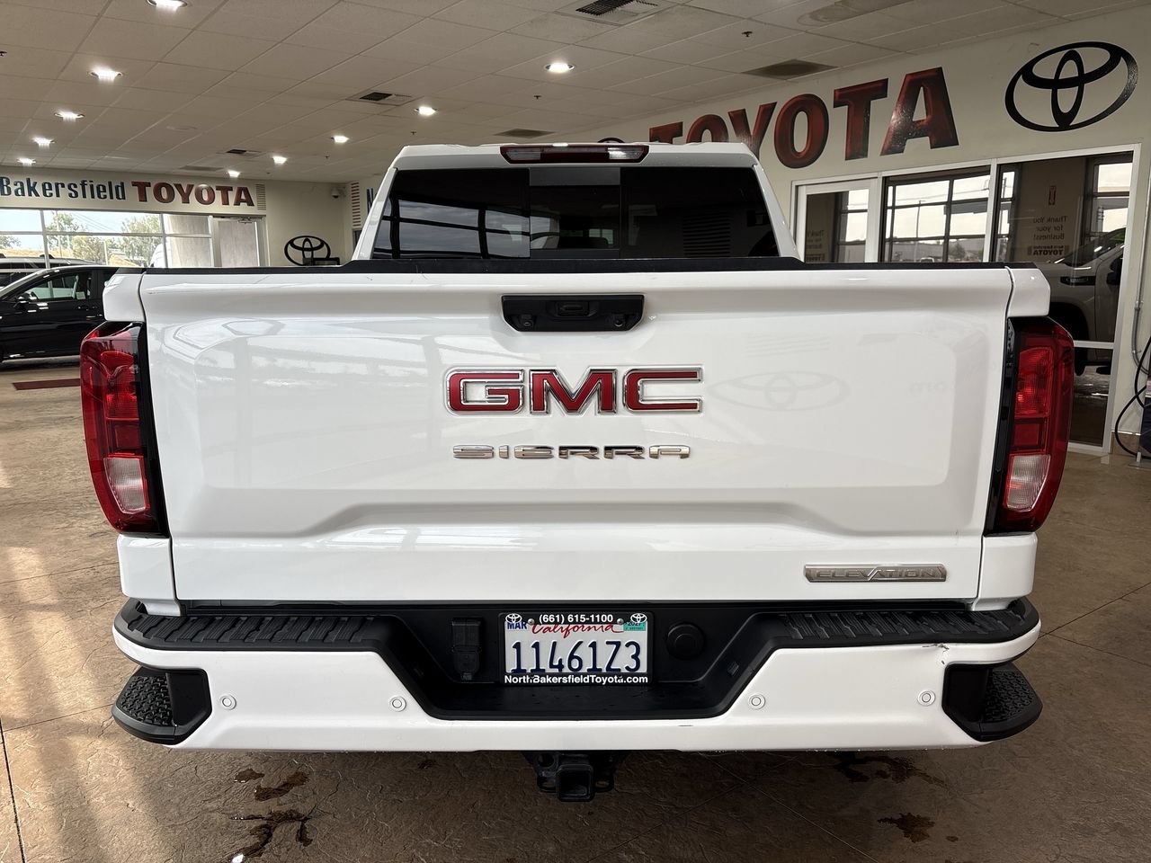 Used 2024 Summit White GMC Elevation image 9
