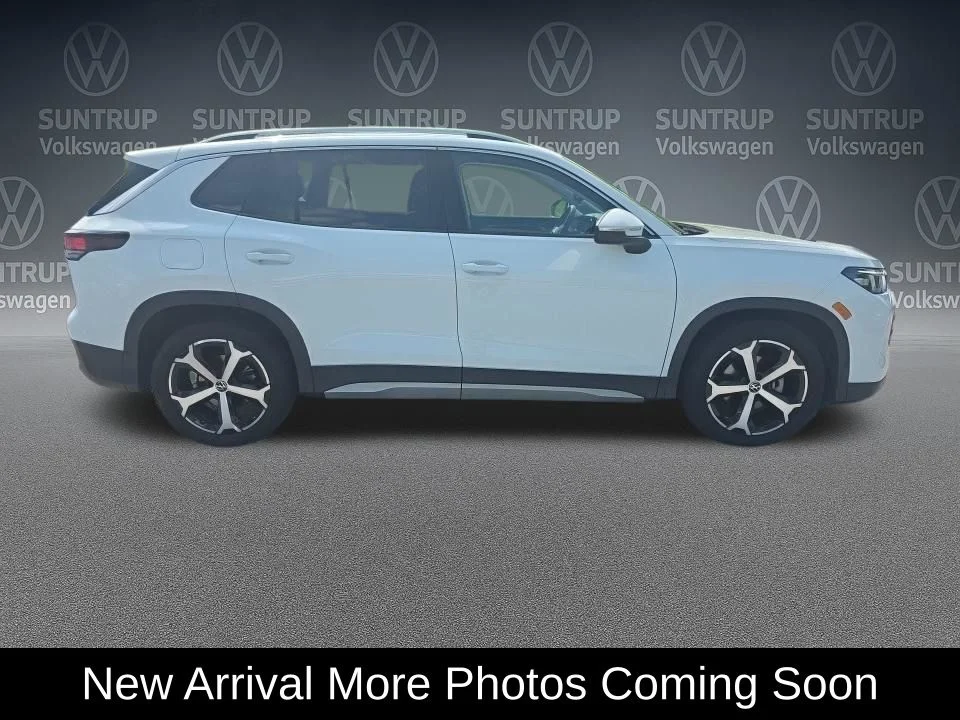 Used 2025 White Volkswagen 2.0T SE image 3