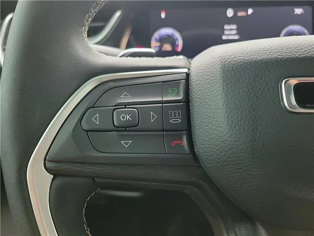 Used 2025 White. Jeep Laredo 4x2 image 20