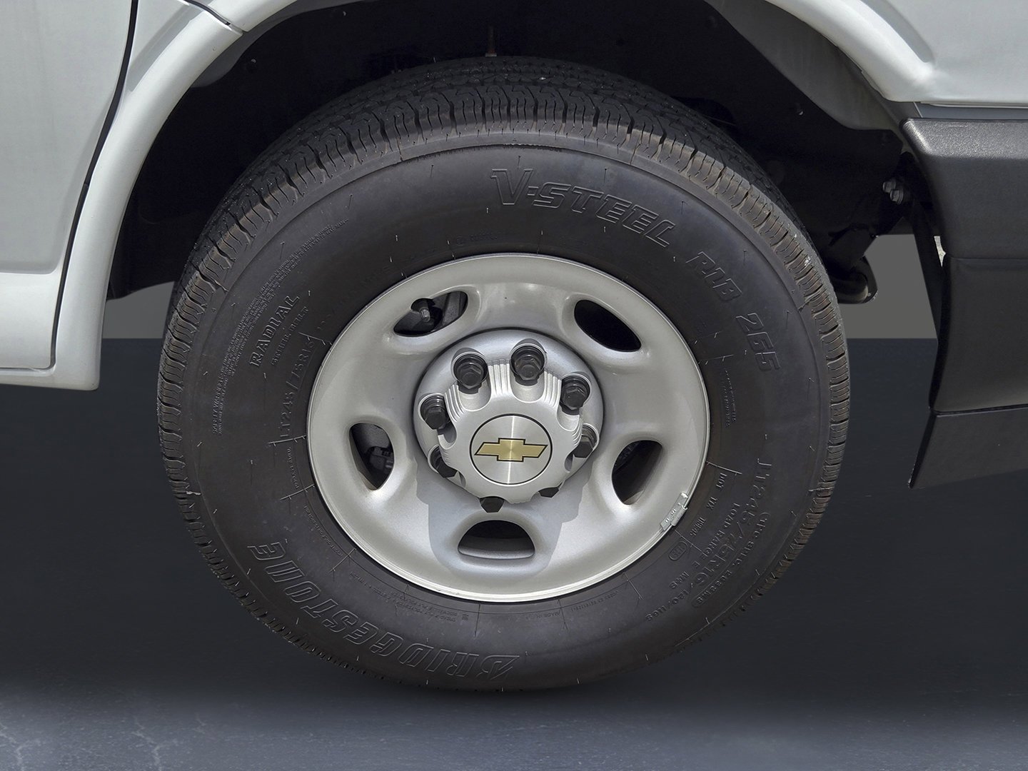 2025 Chevrolet Express Cargo Work Van - Photo 11