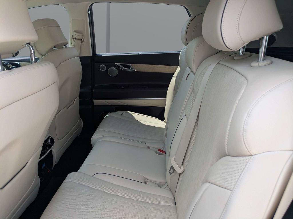 Used 2022 White Genesis 3.5T image 14