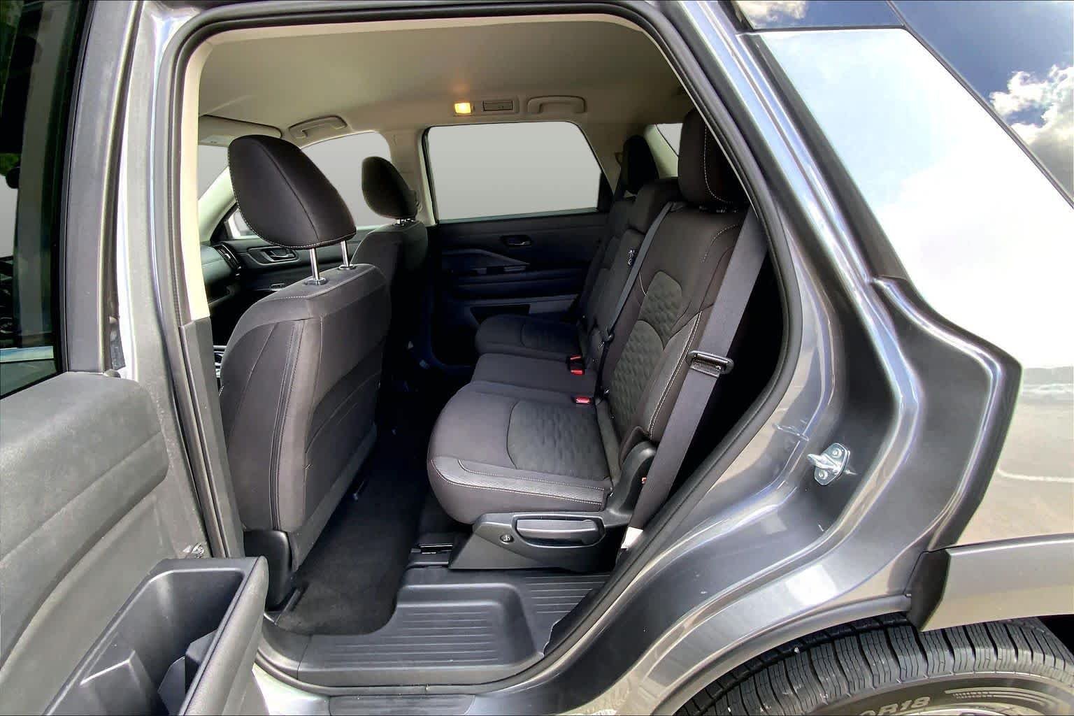 Used 2025 Gun Metallic Nissan SV image 18