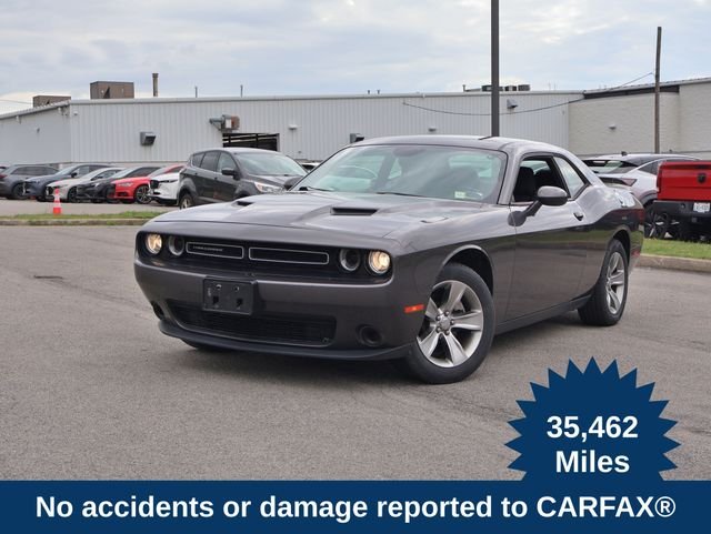2019 Dodge Challenger SXT Auto's photo