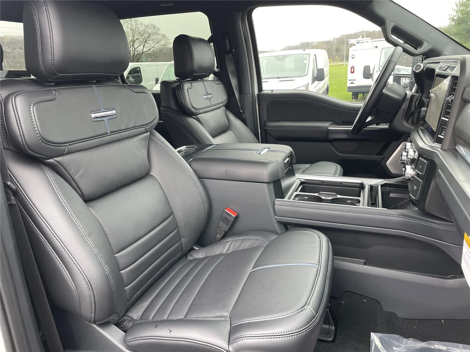 New 2026 Star White Metallic Tri-Coat Ford Platinum image 36