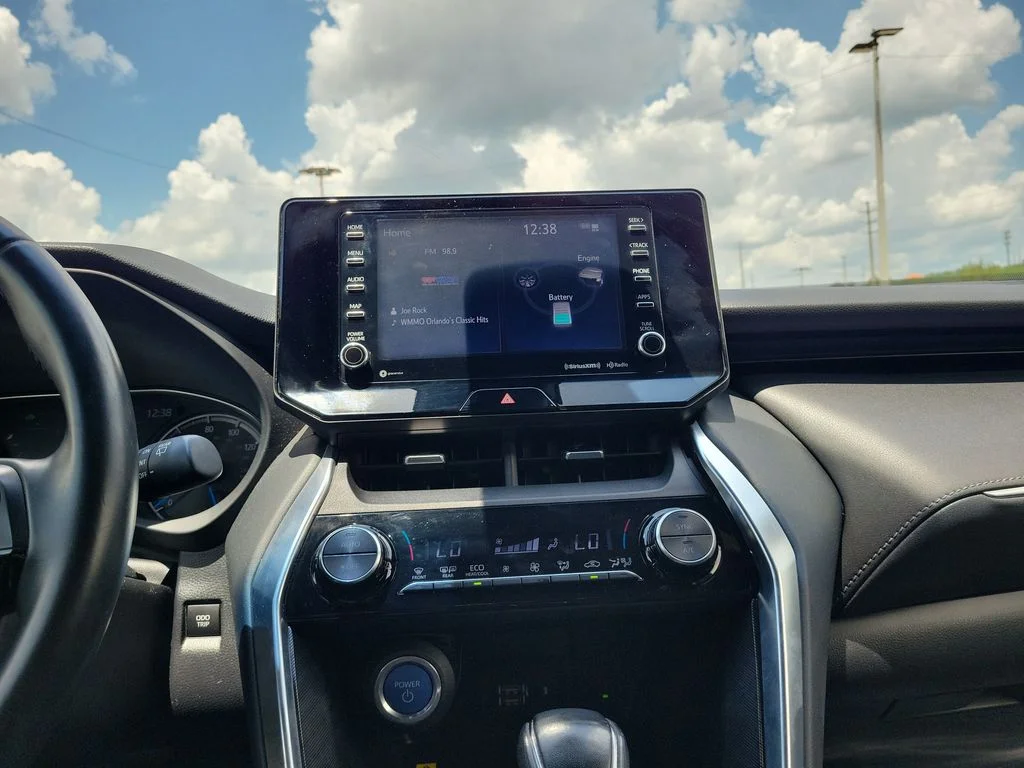 Used 2021 White Toyota XLE image 20