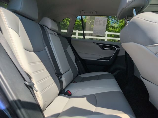Used 2023  Toyota XLE Premium image 26