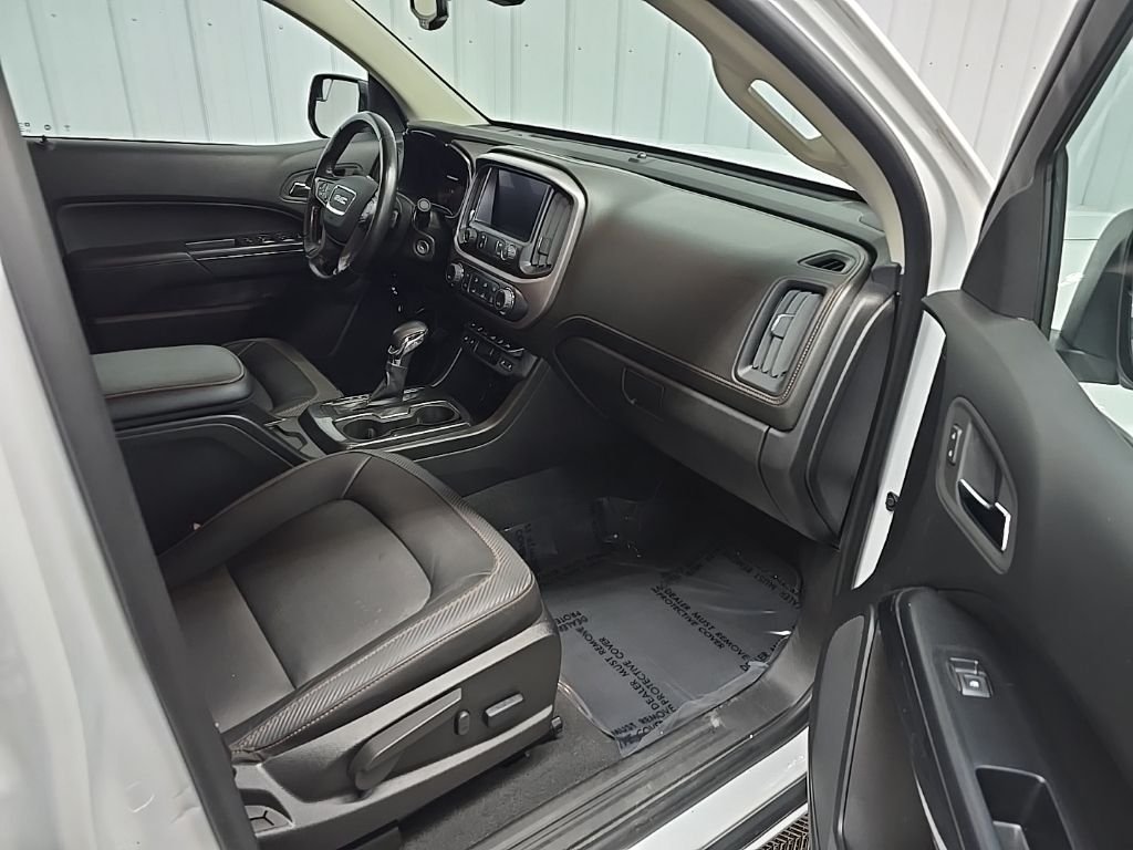 Used 2022 Summit White GMC AT4 w/Leather image 15