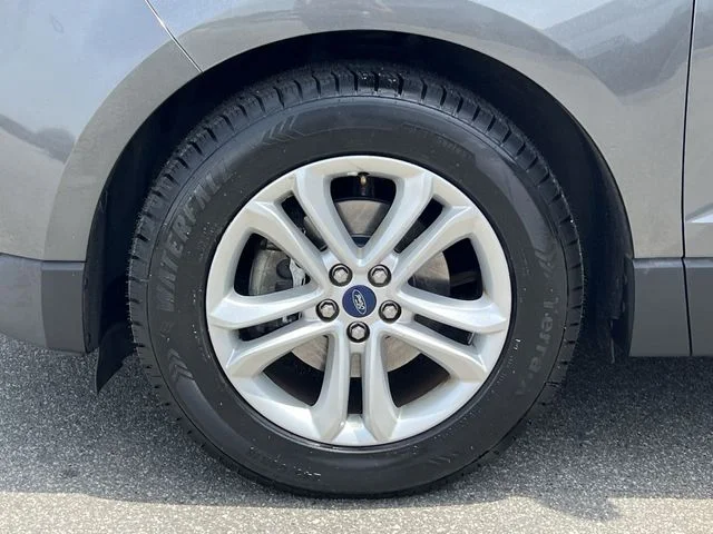 Used 2019 Gray Ford SEL image 28