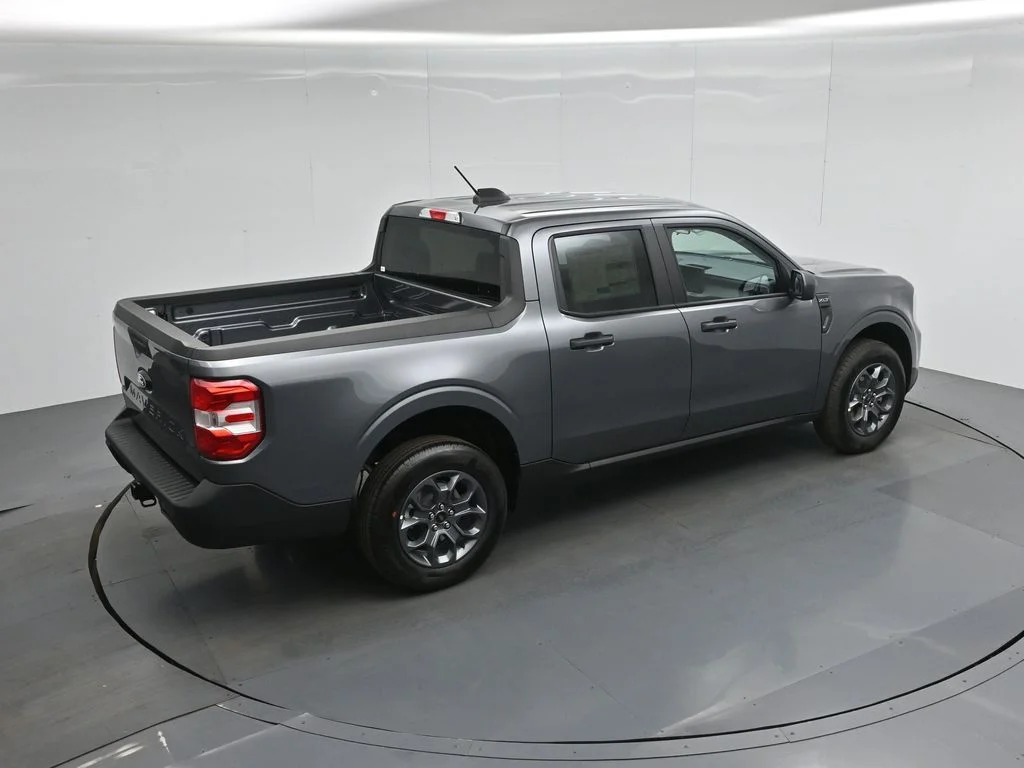 New 2026 Carbonized Gray Metallic Ford XLT image 35