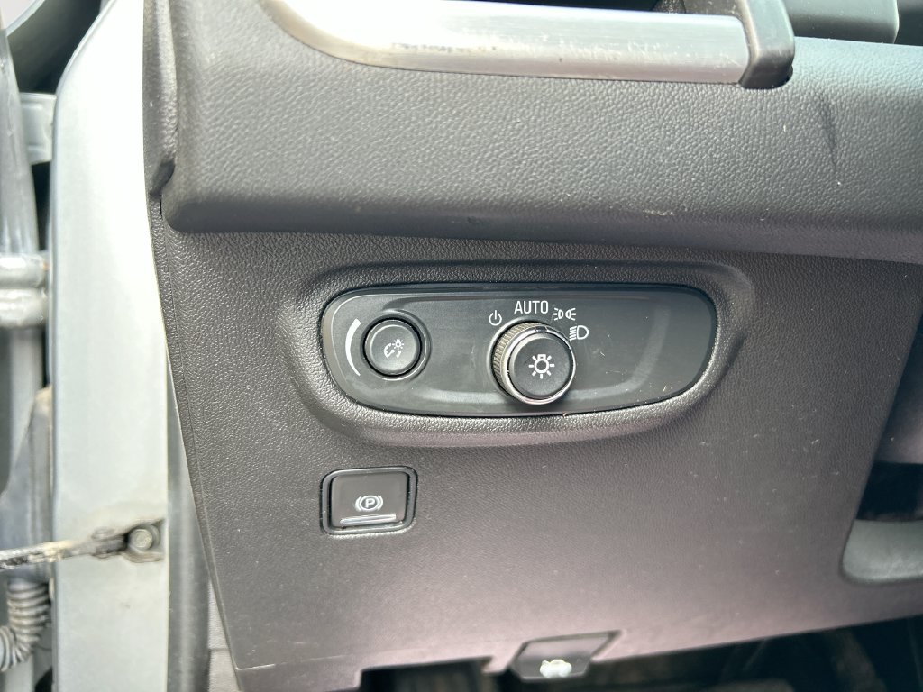 Used 2024 Gray GMC SLE image 22