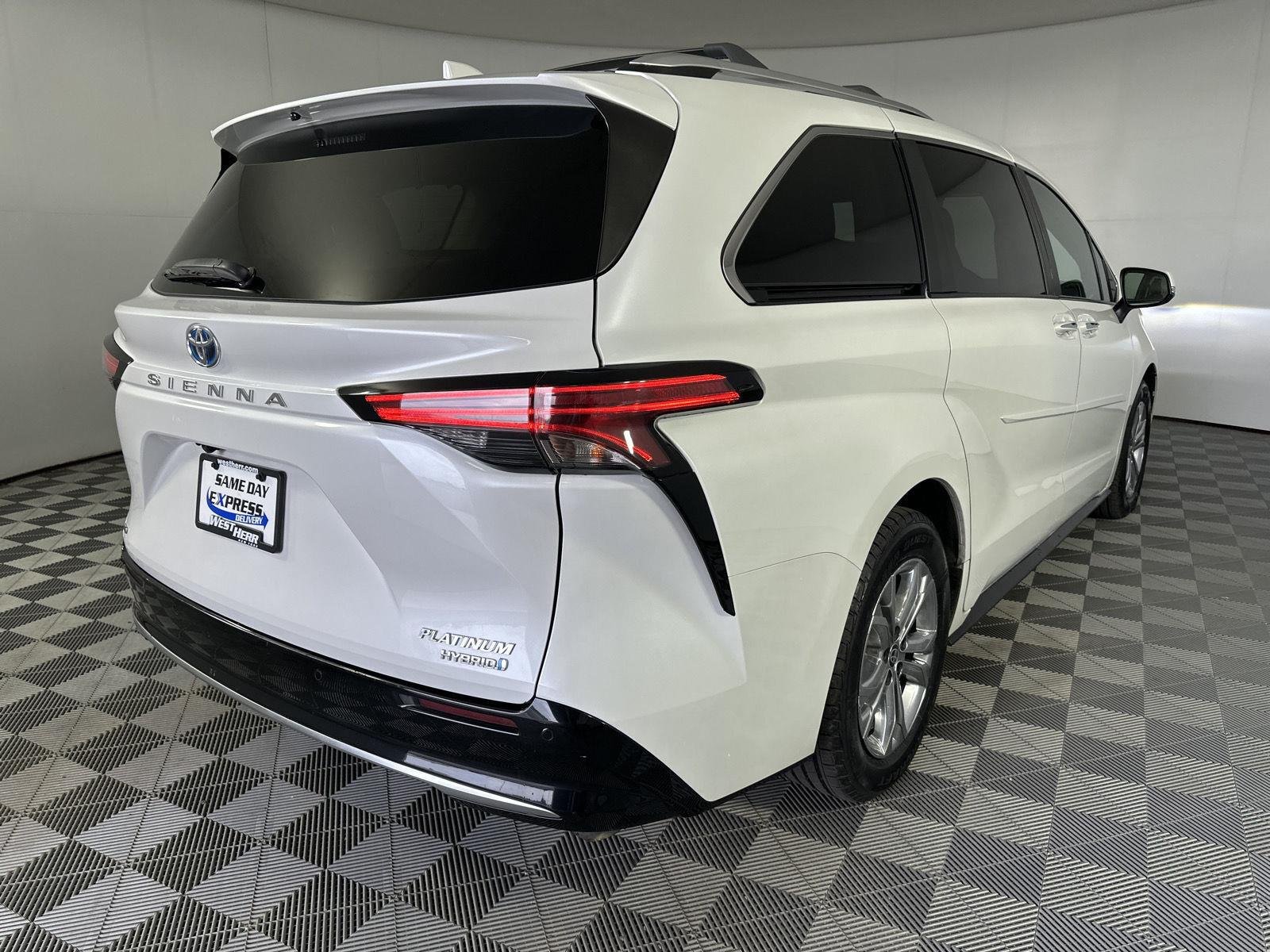 Used 2022 Windchill Pearl Toyota Platinum 7-Passenger image 7