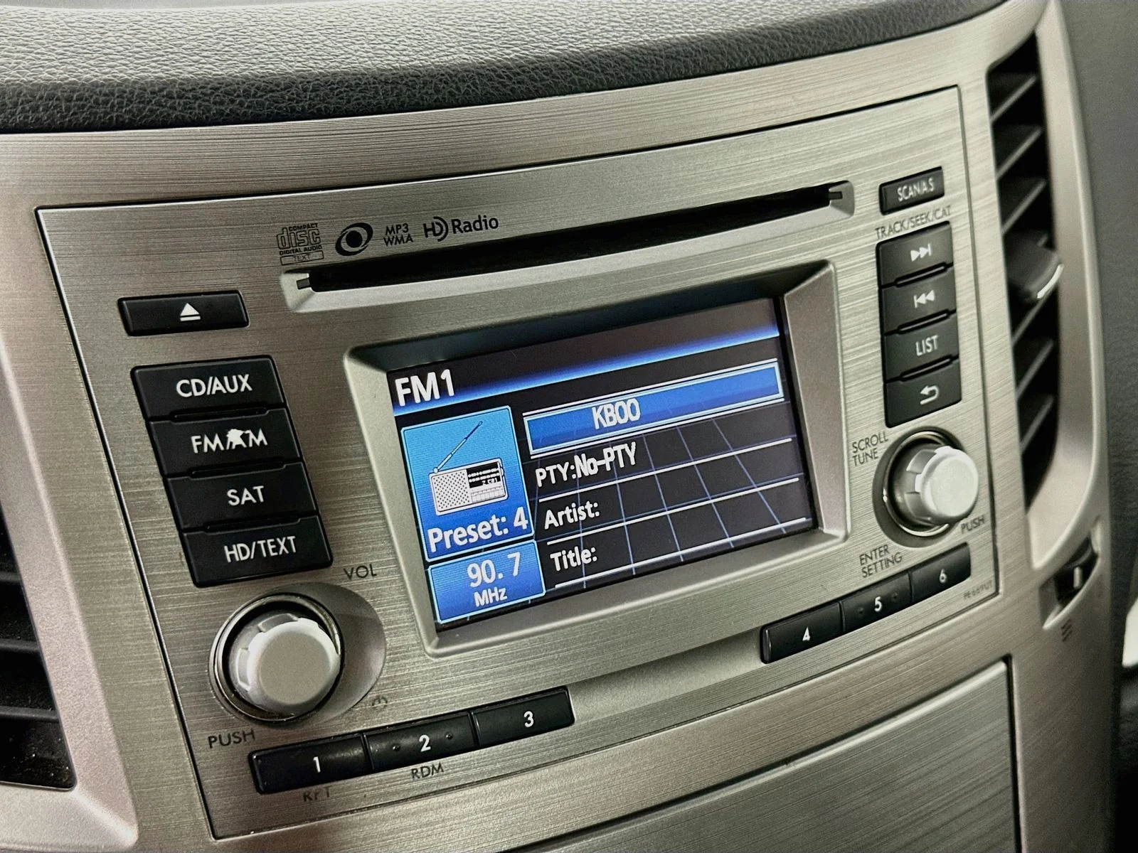 Used 2014 Carbide Gray Metallic Subaru 2.5i Premium image 13