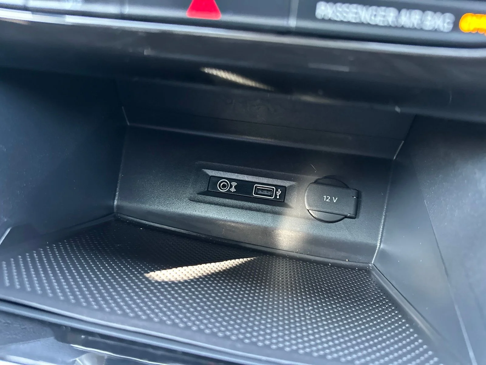 Used 2019 Gray Volkswagen SEL Premium image 79