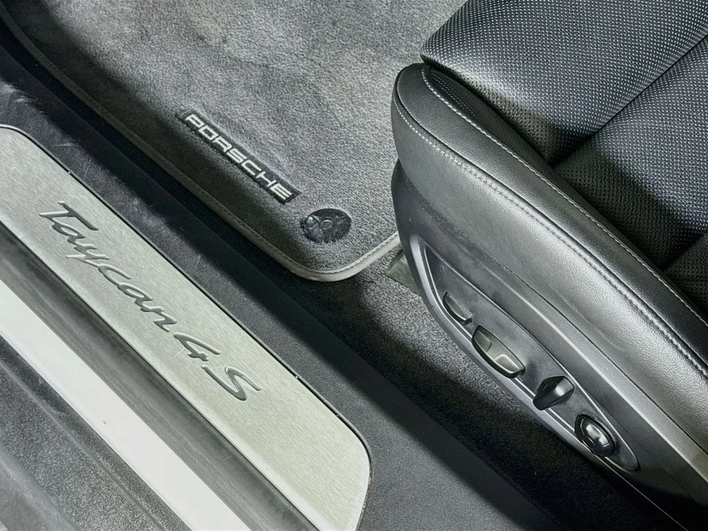 Used 2021 Chalk Porsche 4S w/ Performance Battery Plus image 25