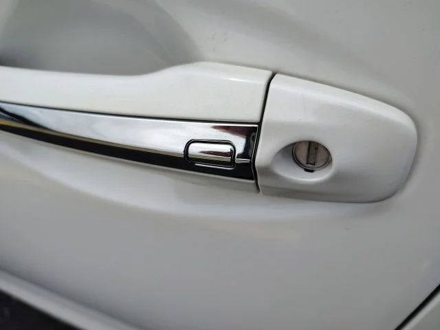 Used 2022 White INFINITI LUXE image 9