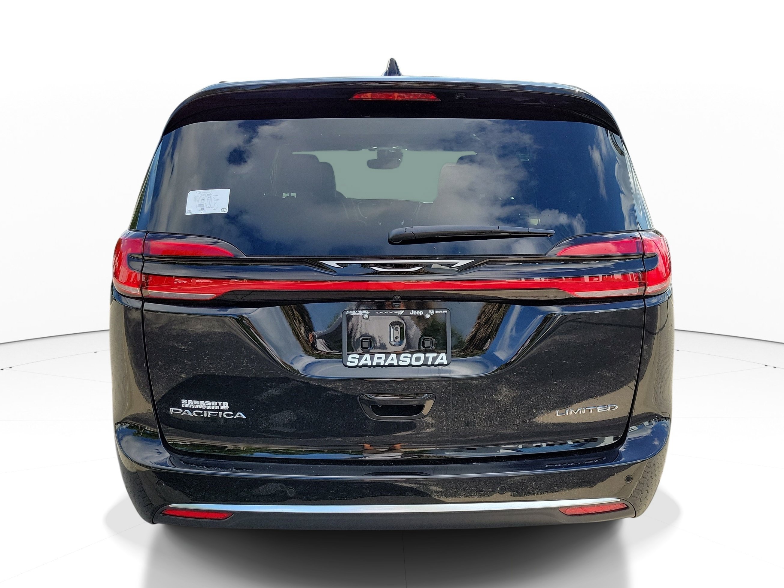 New 2027 Diamond Black Crystal Pearl-Coat Exterior Paint Chrysler Limited image 5