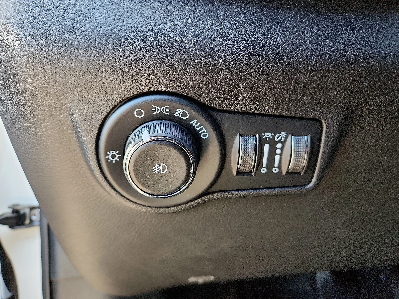 New 2026 White Jeep LATITUDE ALTITUDE 4X4 image 13