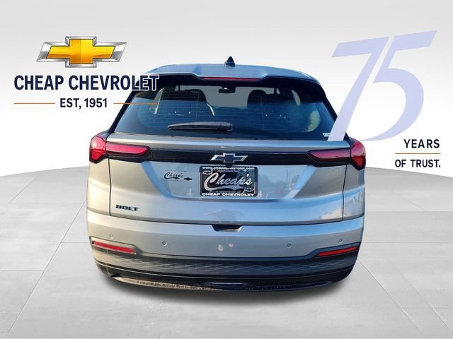 2027 Chevrolet Bolt LT - Photo 4