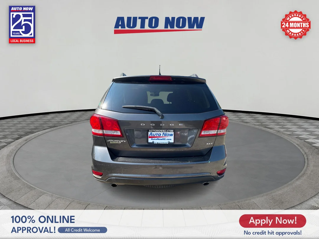Used 2016 Granite Crystal Meta Dodge SXT image 8