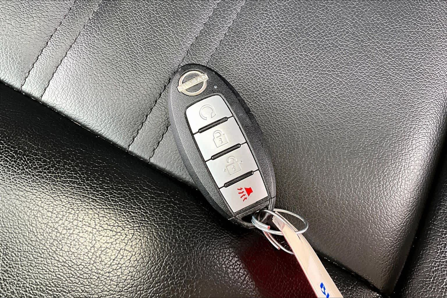 Used 2024 Boulder Gray Pearl Nissan PRO-4X image 15