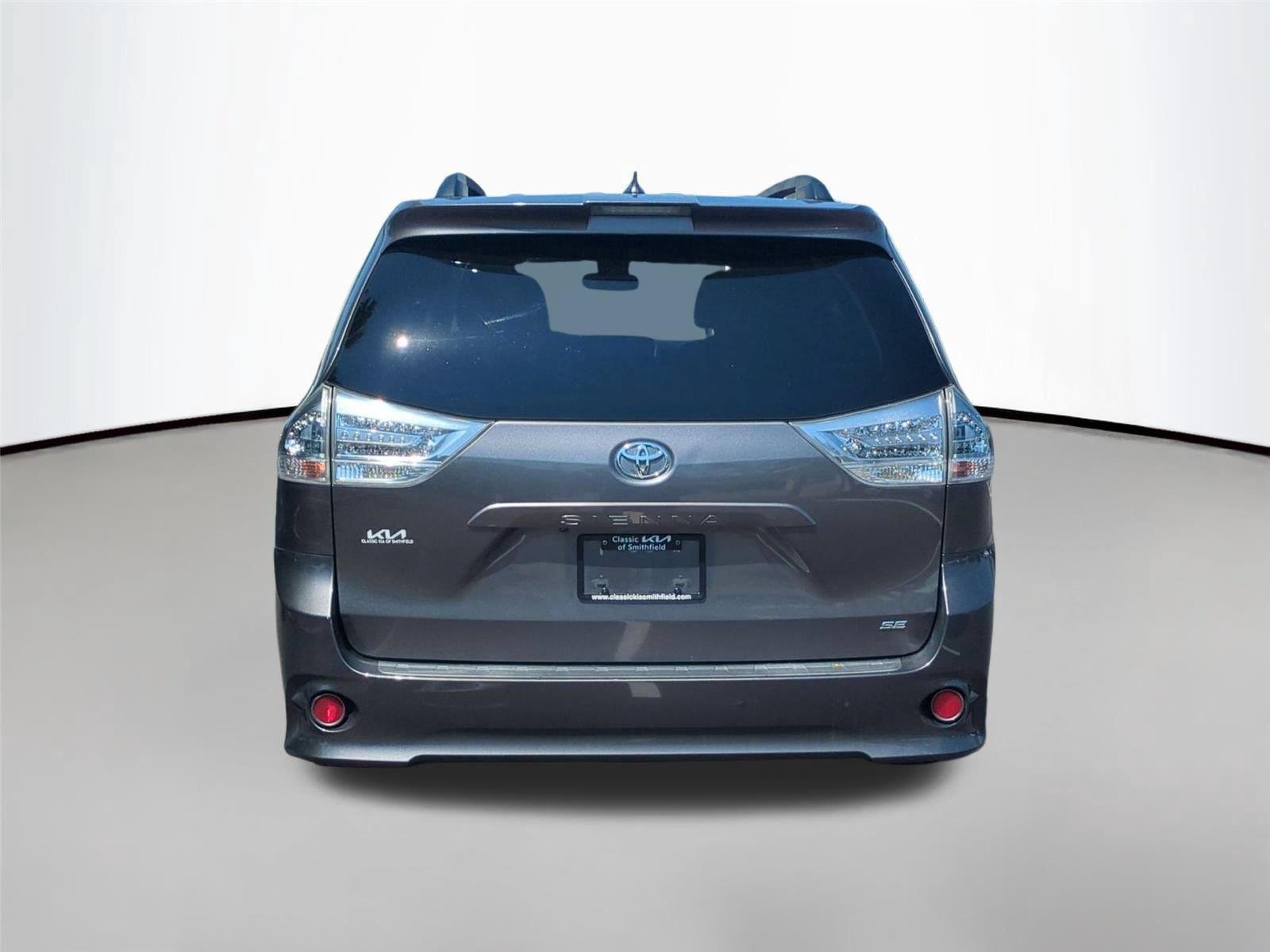 Used 2018  Toyota SE image 4