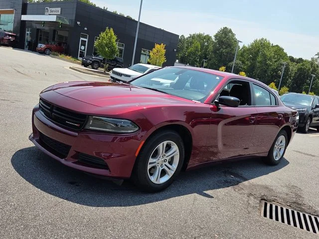 Used 2023 Red Dodge SXT image 3