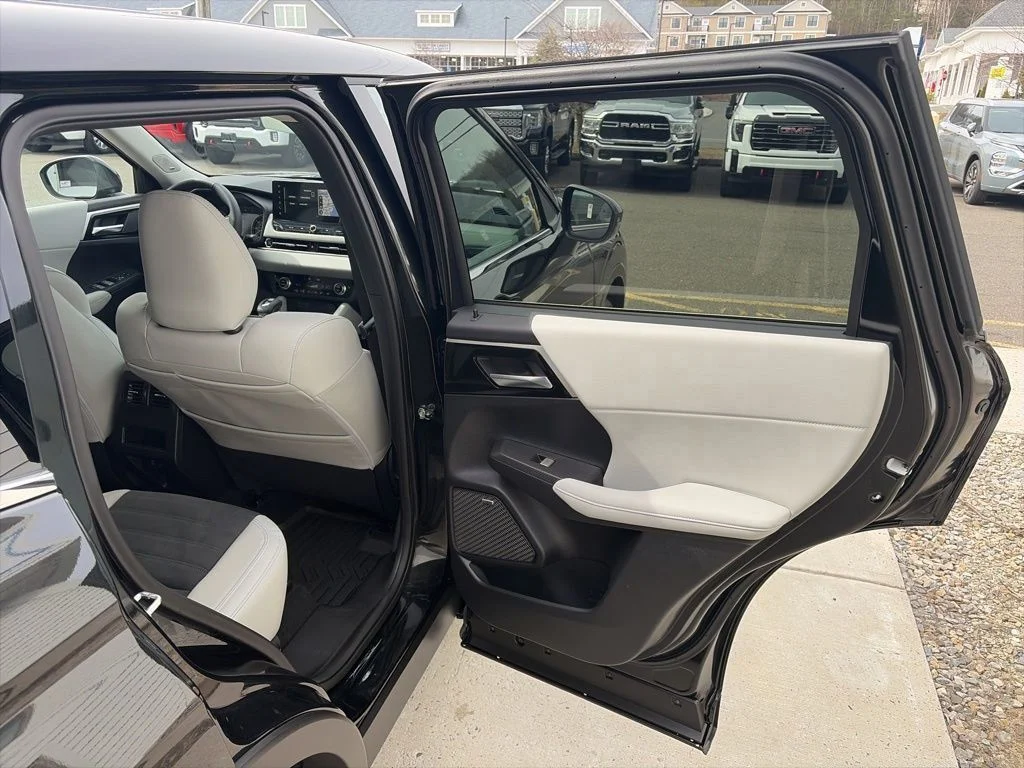 New 2026 Black Mitsubishi SE image 46
