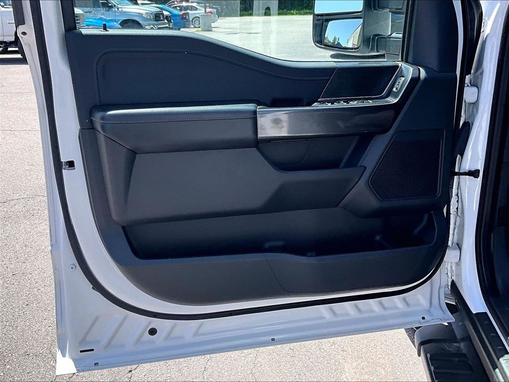 Used 2021 White Ford XLT image 9