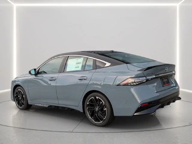 New 2027 Atlantic Gray Metallic / Super Black Two-tone Nissan SR image 5