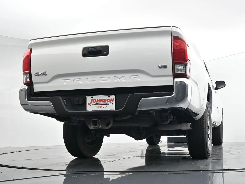Used 2023 White Toyota SR5 image 31