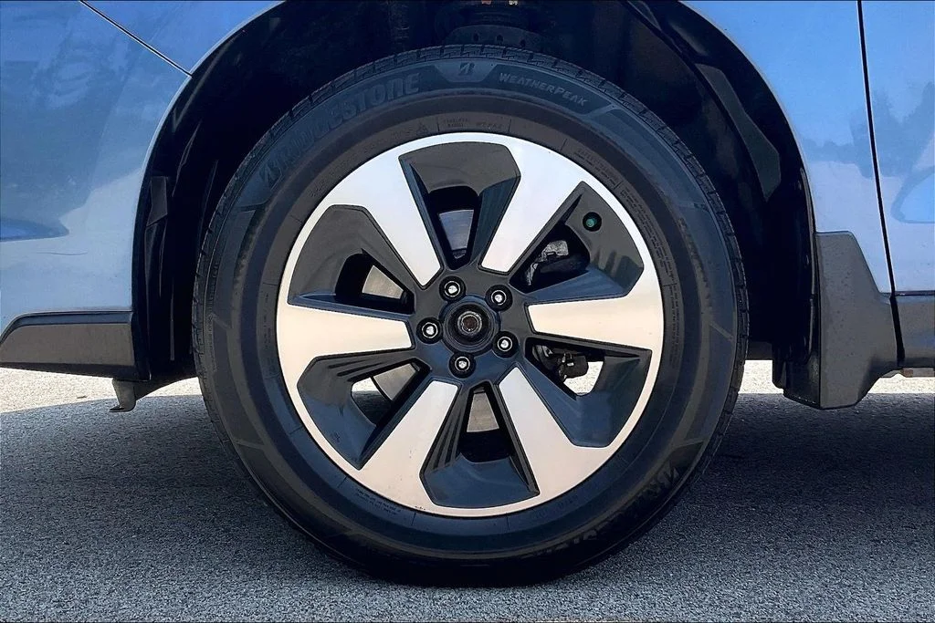Used 2018 Blue Subaru 2.5i Premium image 8