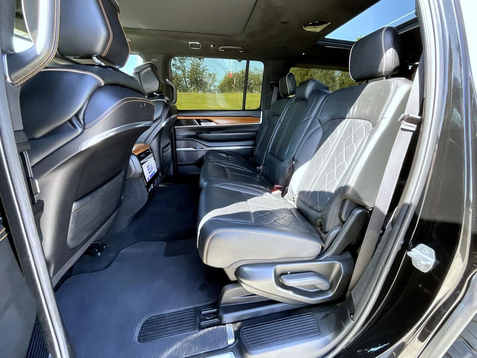 Used 2022 Black Jeep Series III image 22
