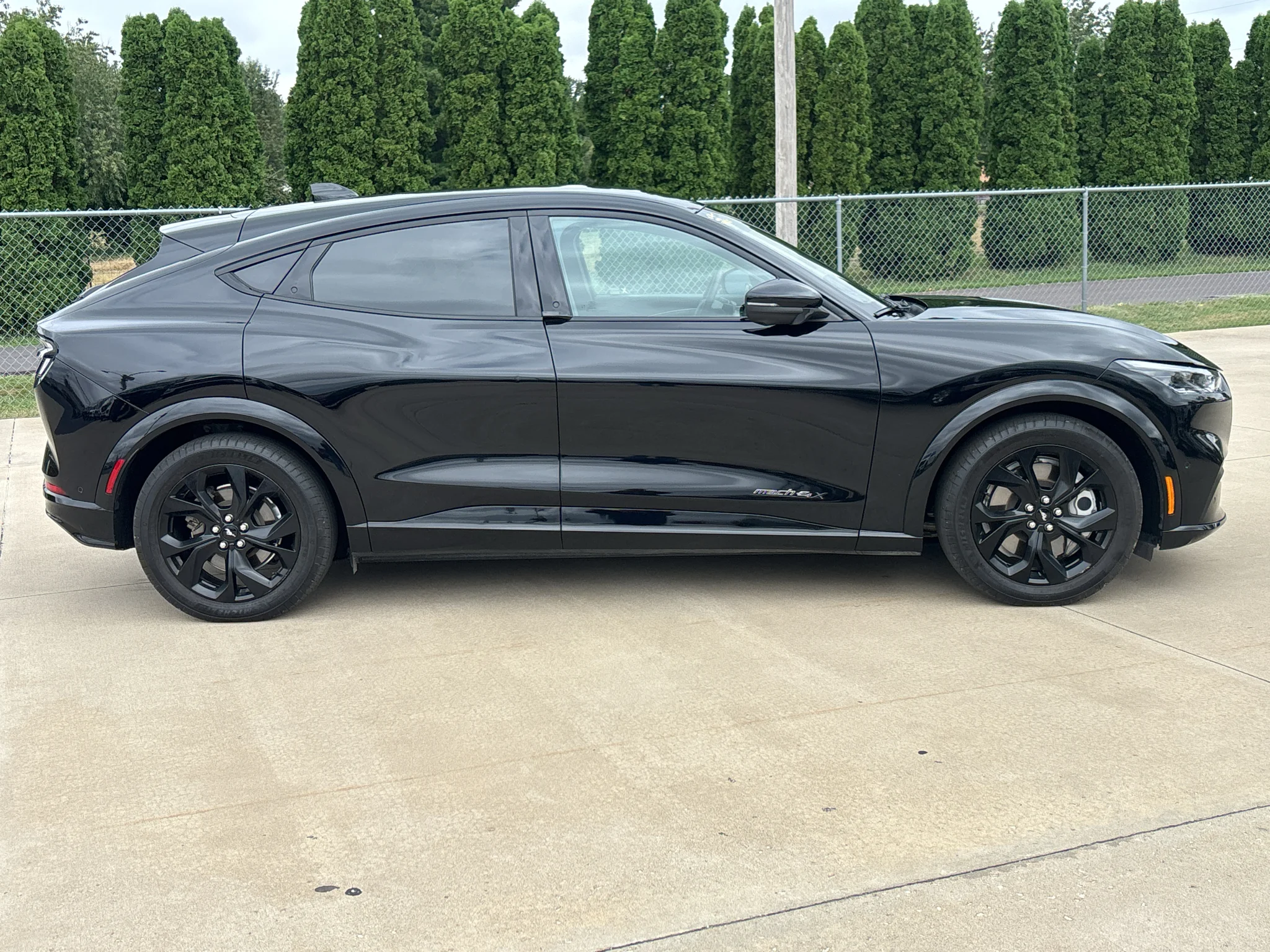 Used 2023 Shadow Black Ford Premium image 3