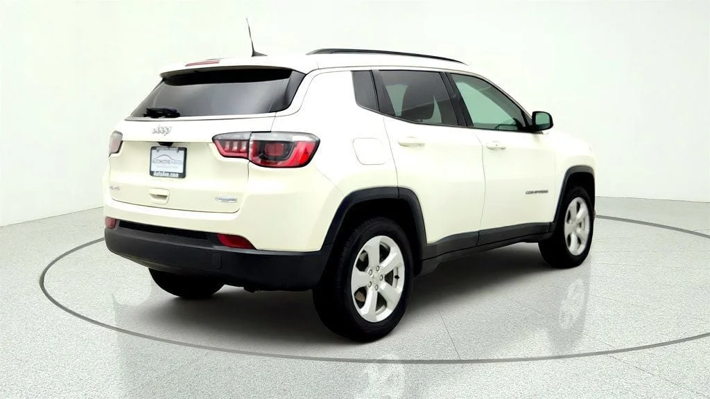 Used 2020 White Clearcoat Jeep Latitude 4x4 w/ Popular Equipment & Cold Weather Groups image 5