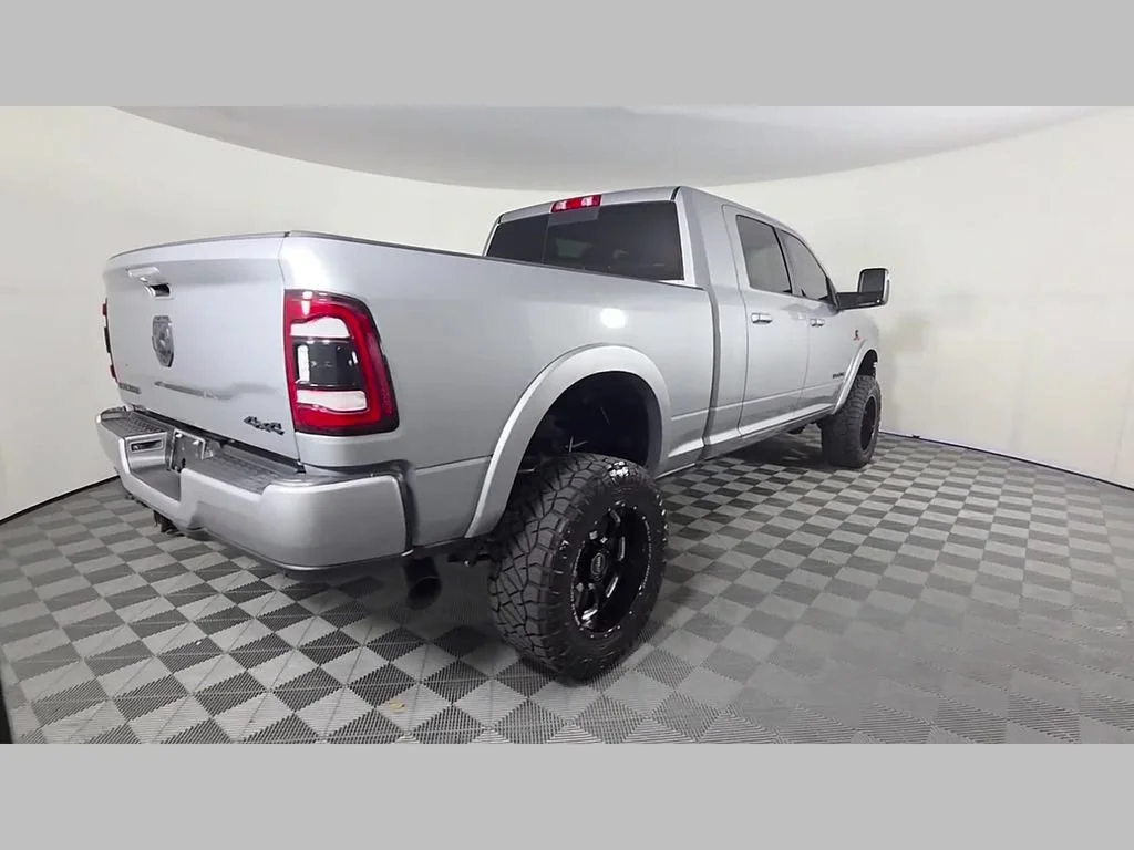 Used 2024 Billet Silver Metallic Clearcoat Ram Laramie image 42