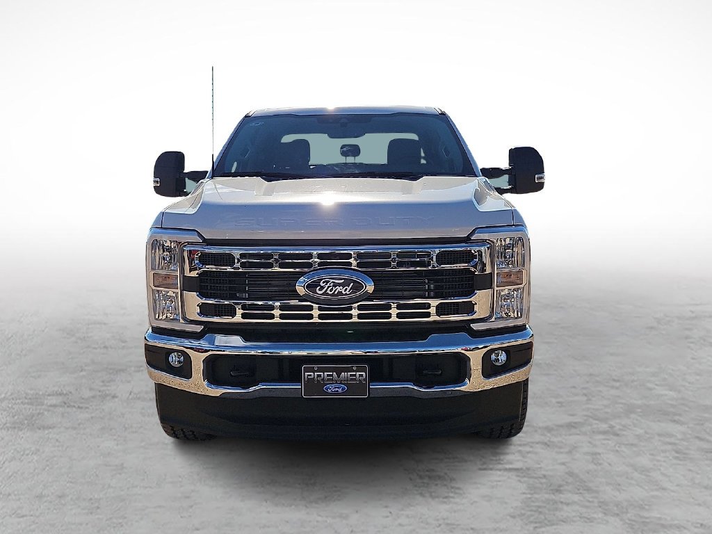 New 2027 Oxford White Ford F-250® XLT image 3