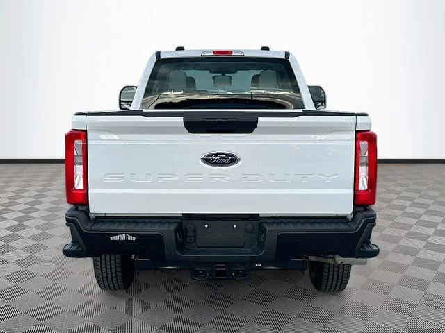 New 2026 Oxford White Ford XL image 5