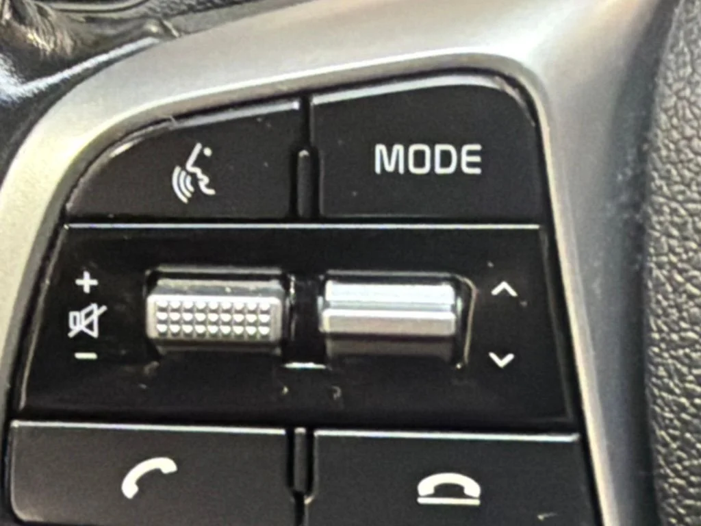 Used 2019 Titanium Silver Kia LX image 22