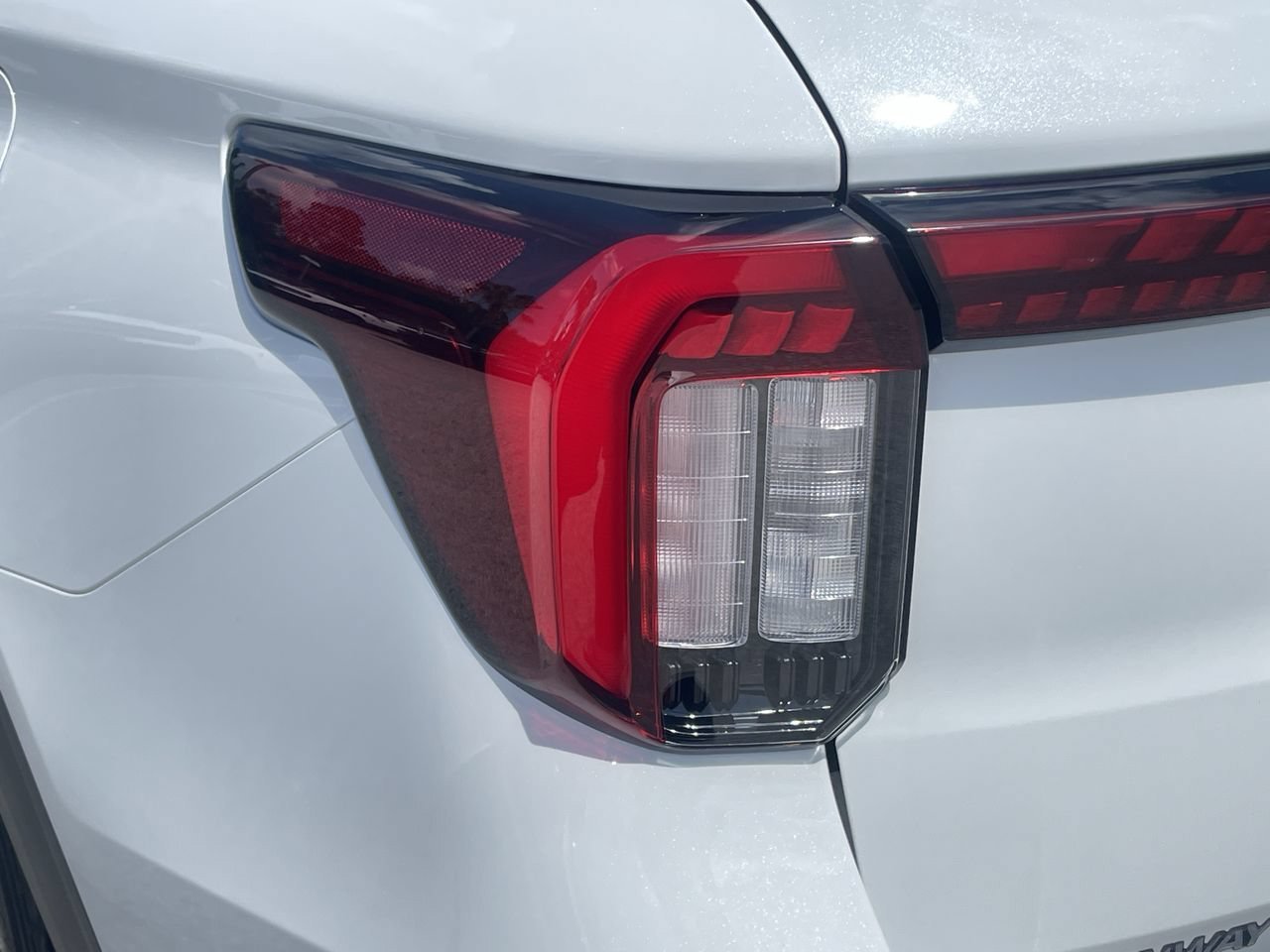 New 2026 Star White Metallic Tri-Coat Ford ST-Line image 7