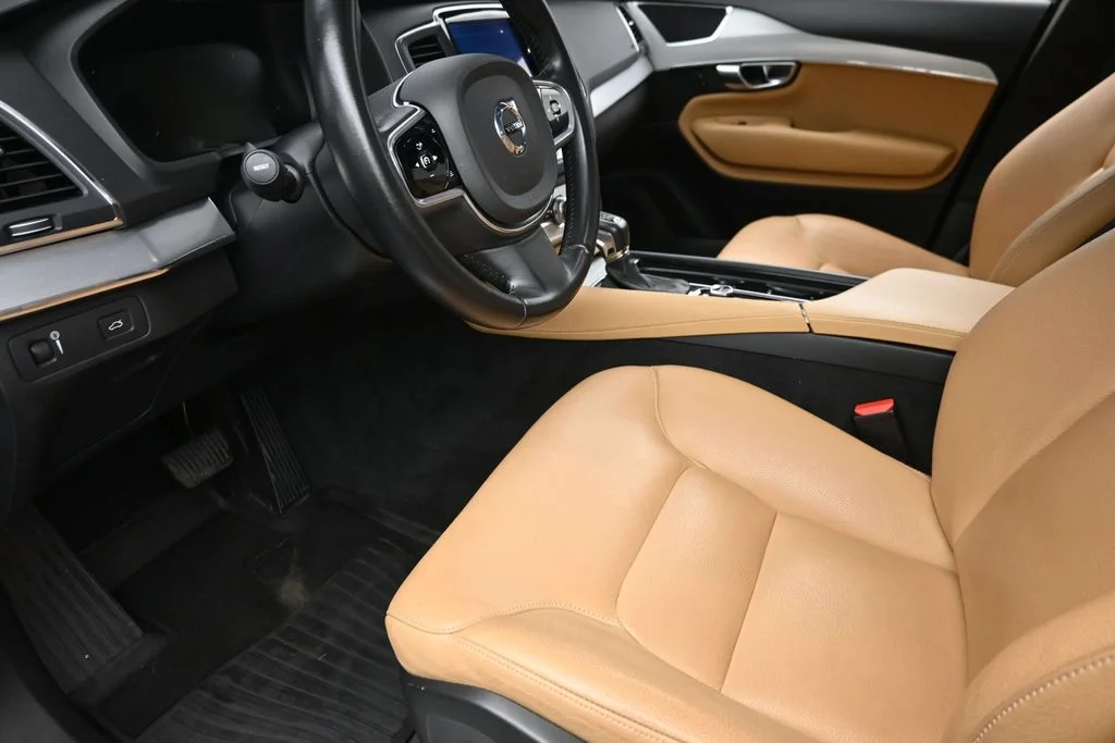 Used 2017 Blue Volvo T6 Momentum image 19