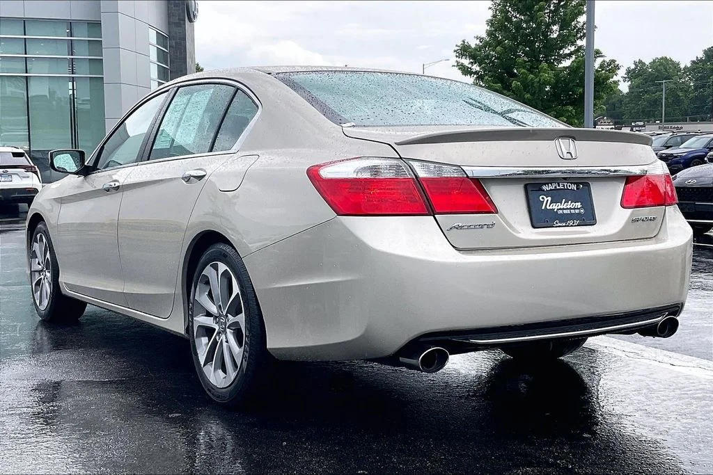 Used 2013 Beige Honda Sport image 9