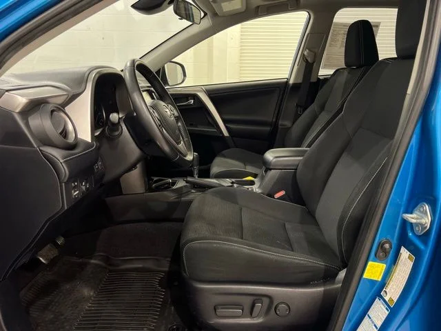 Used 2018 Blue Toyota XLE image 9